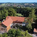 Altkreut Festenhof, Linde Und Kastanie, 2 Grosse Fewos Fuer Gruppen Bis 19 Personen Ruhig Und Naturnah, 60 Min Von Muenchen
