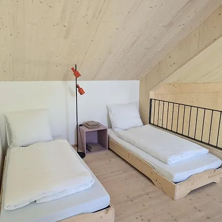 Altkreut Festenhof, Linde Und Kastanie, 2 Grosse Fewos Fuer Gruppen Bis 19 Personen Ruhig Und Naturnah, 60 Min Von Muenchen Apartman *